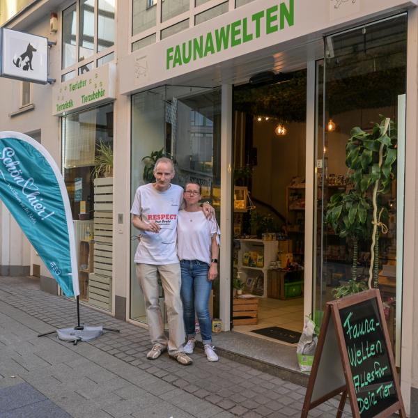 Schön hier!... finden auch Hund, Katze und Maus im einzigen Zoofachgeschäft in der Mülheimer City | Foto: Walter Schernstein